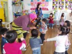 はな組(年少)で豆まき ~学級閉鎖のため、3日にできなかったので~