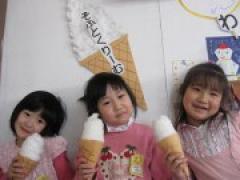 ソフトクリーム作り&新聞遊び☆楽しかったね!