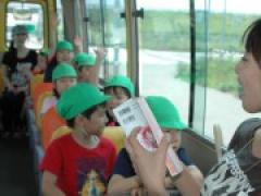 美味しいイチゴが畑一杯に ~年長さんイチゴ狩り~