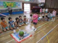 スイカ割り?!・・・スイカたたき!!