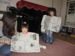 ~新聞紙で遊びました~