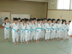 柔道は「礼」が肝心! 年長さんの柔道保育スタート